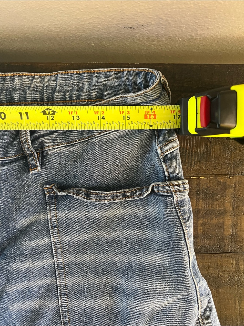 High-Rise Barrel Leg Women’s Jeans in Light Blue - Picture 5 of 7